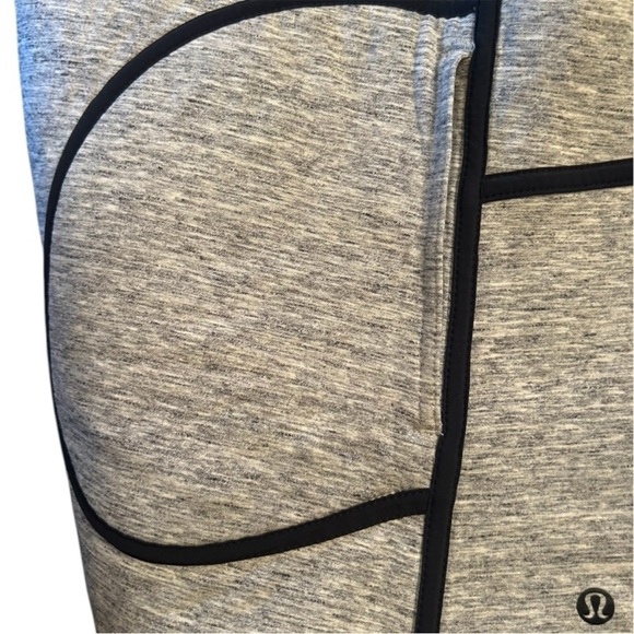 Lululemon Insculpt Vest Size 8 REVERSIBLE Light Gray with black Trim - Picture 7 of 14